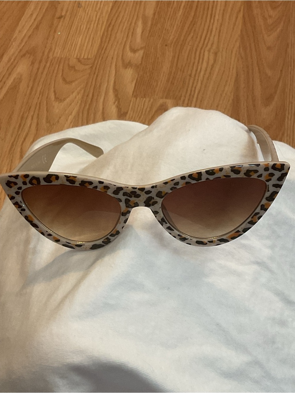 Leopard Cat Eye Sunglasses - Cream Leopard Print